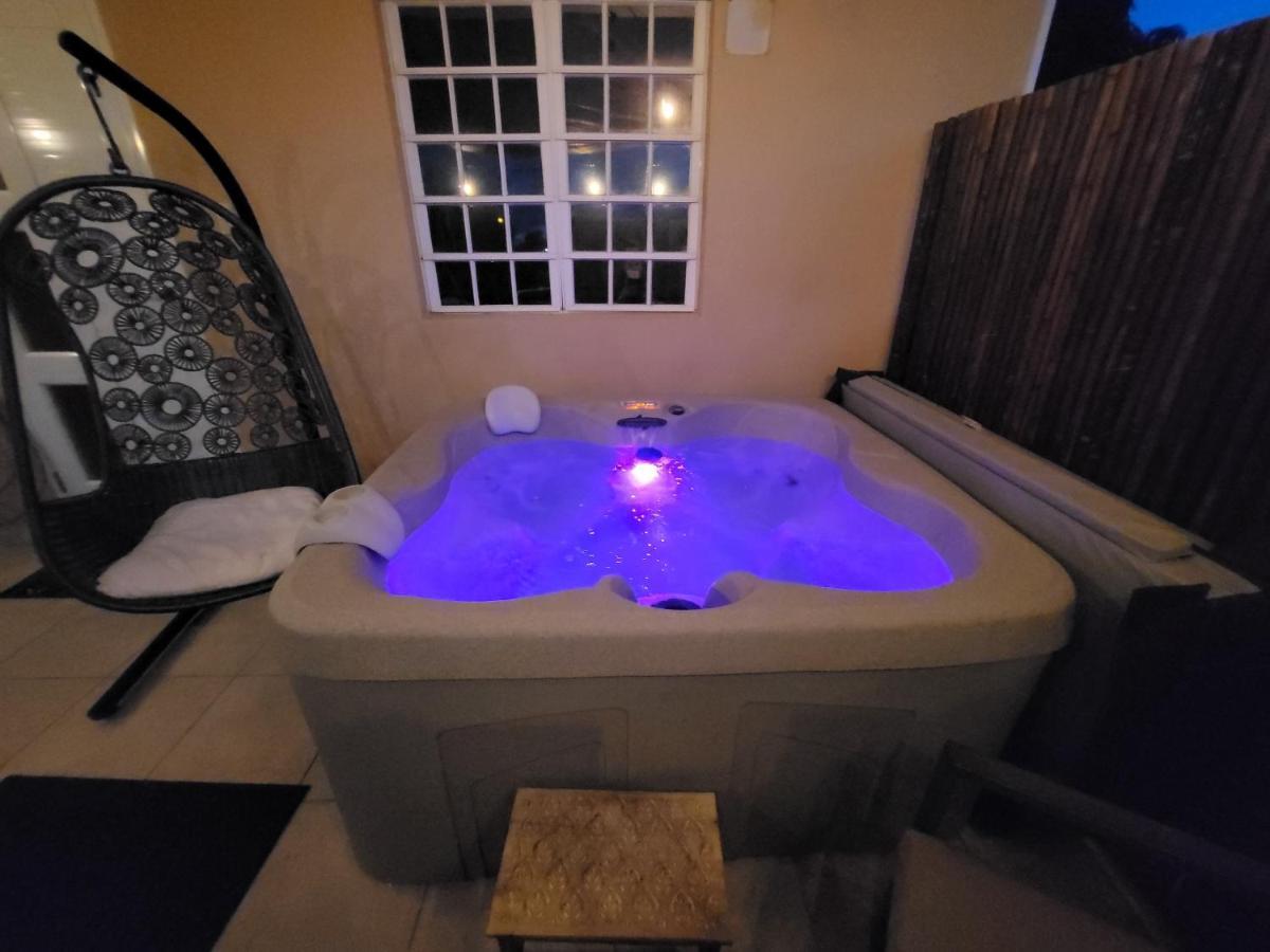 Private Jacuzzi Oasis With Mountain Views And Free Parking Apartment Понсе Екстериор снимка